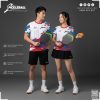 Áo Pickleball Trắng Rằn Ri Đỏ Xanh – Năng Động & Thoáng Mát